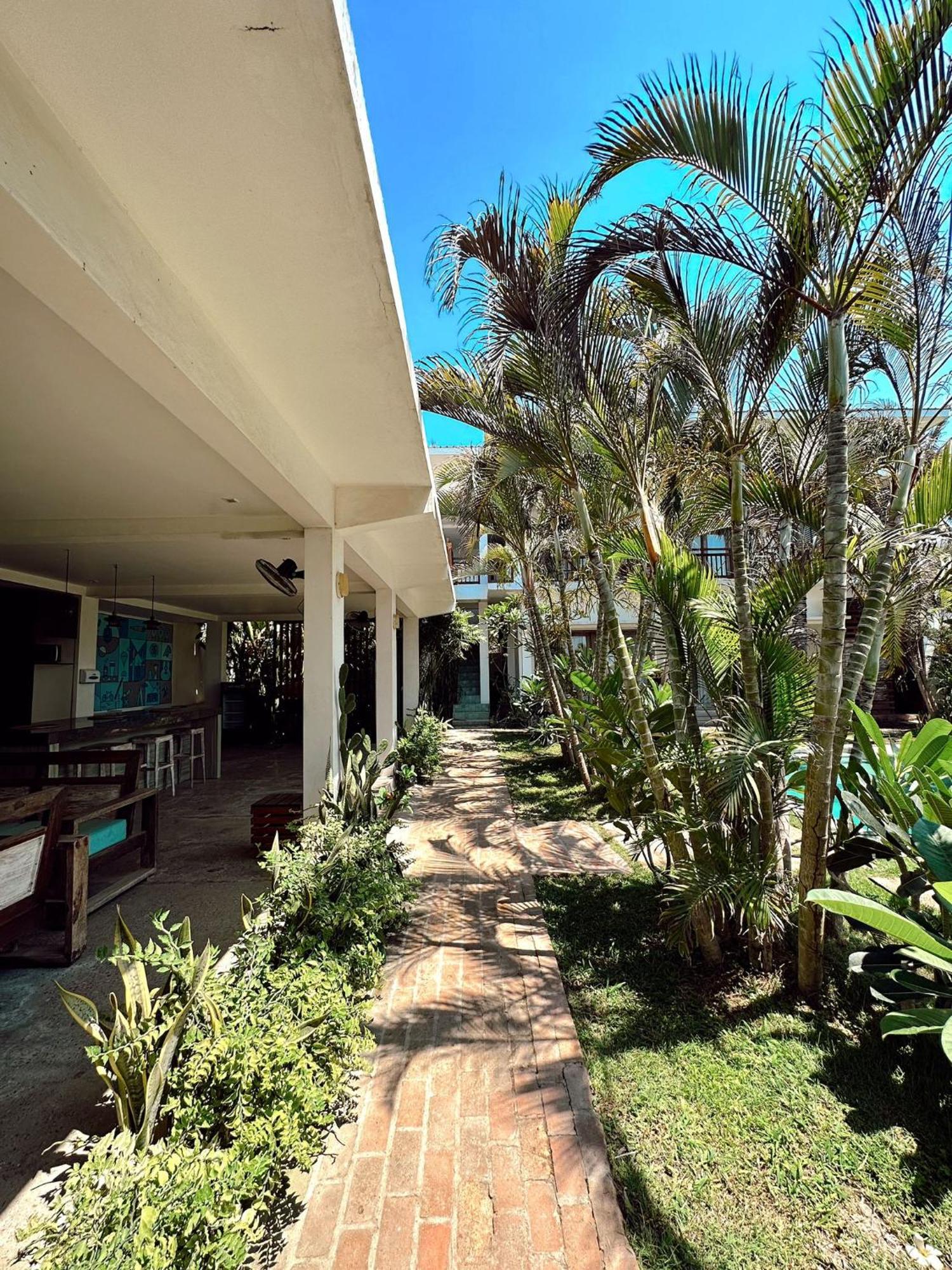 Отель Hi5 Kuta Kuta  Экстерьер фото