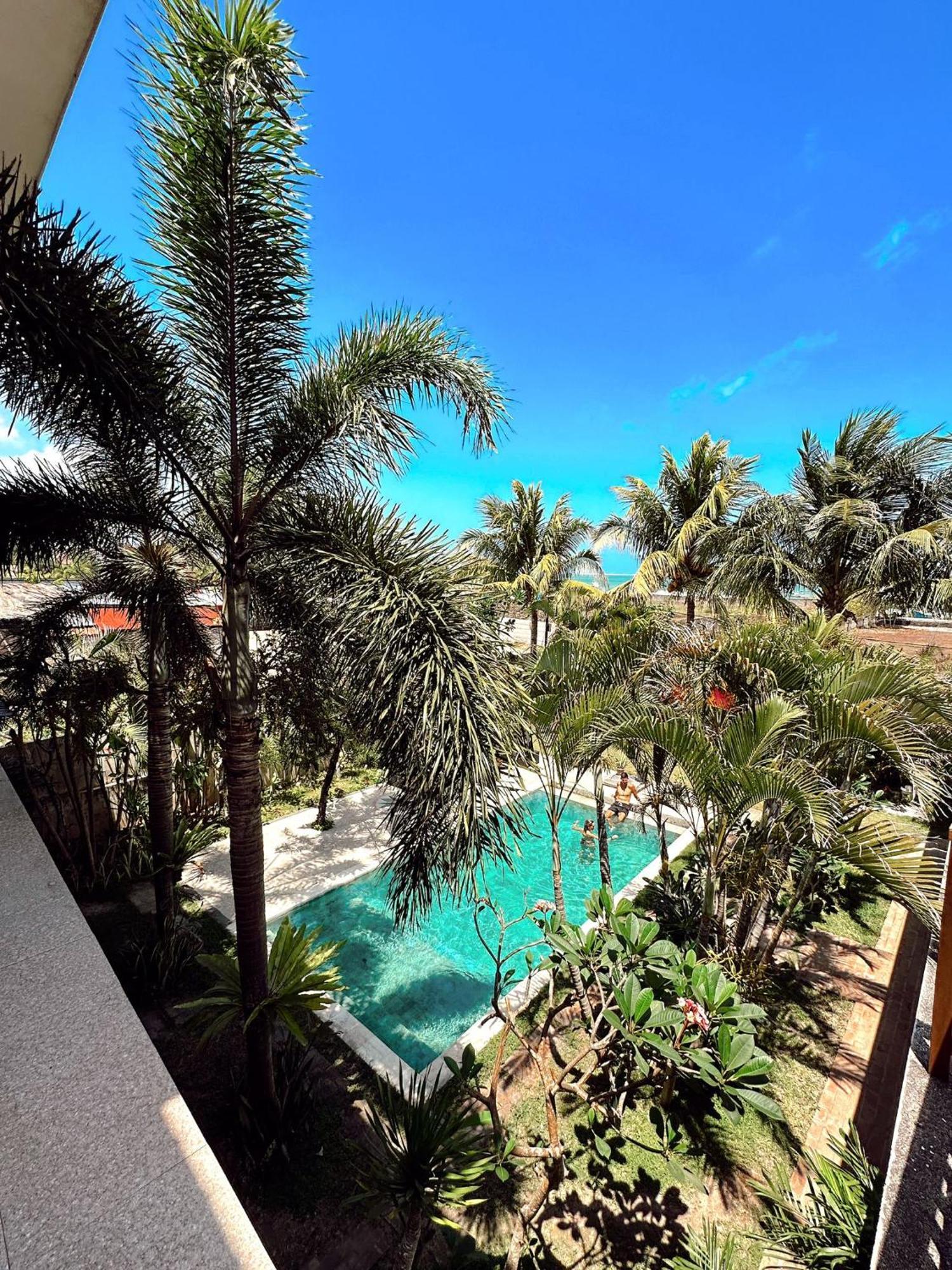 Отель Hi5 Kuta Kuta  Экстерьер фото