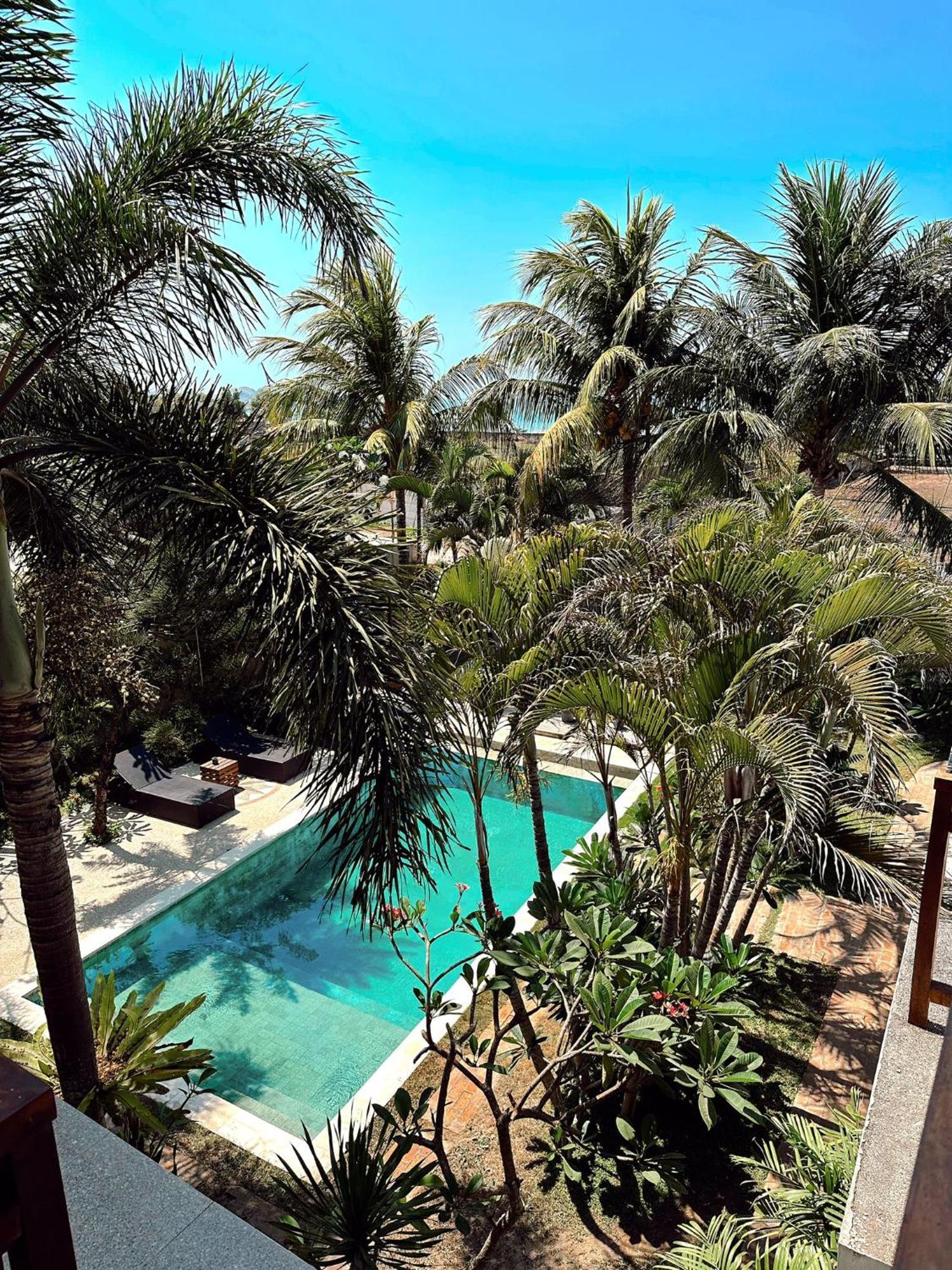 Отель Hi5 Kuta Kuta  Экстерьер фото